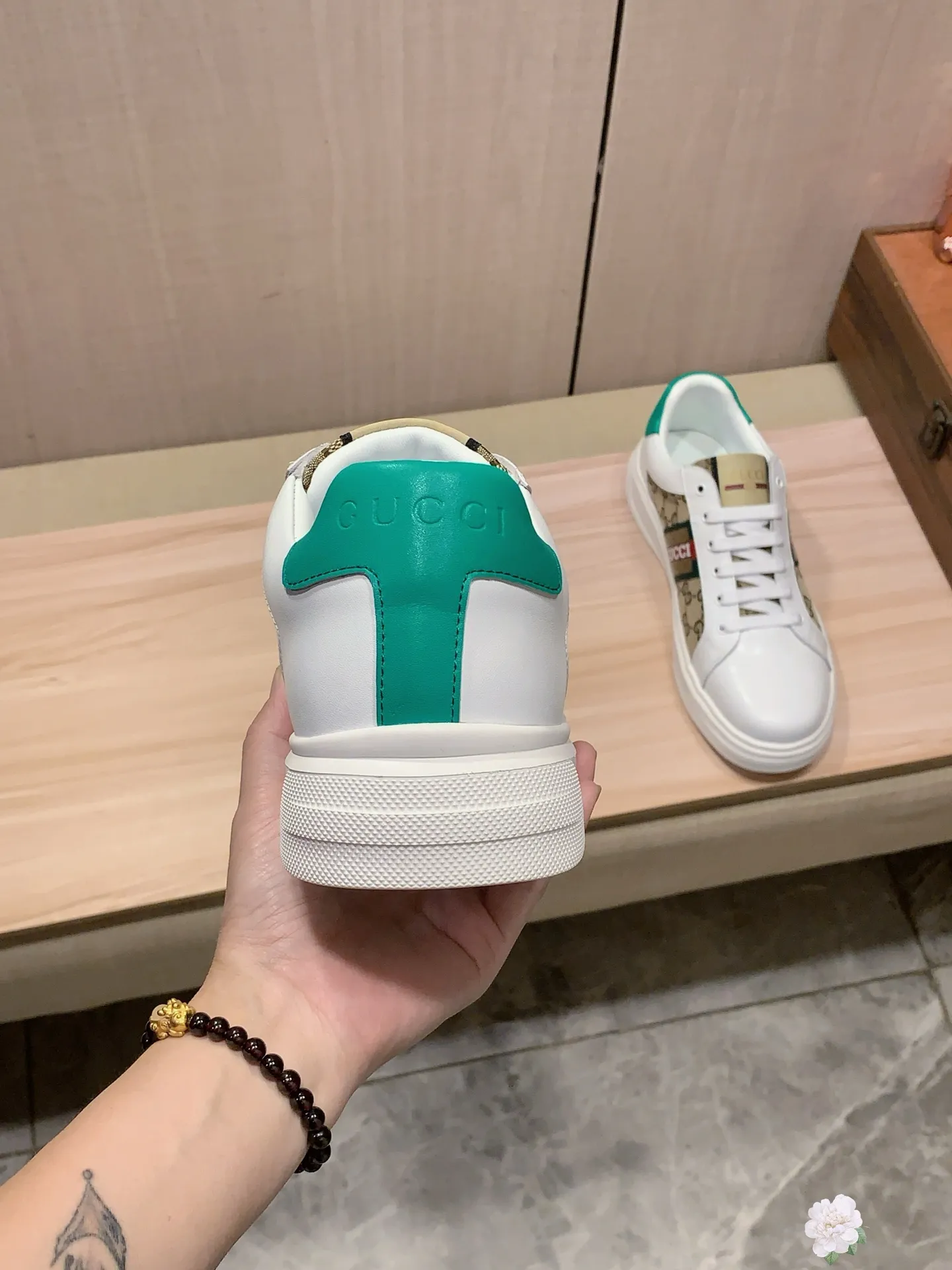 Men's men's shoes💰420💰💰🎩🎩[Lightning][Lightning] "Gucci*" latest • popular casual shoes, top brand [seduce] luxury ~ purchasing agency, top ~ quality. [Strong] The upper is made of imported breathable cowhide with fabric material ➕ Breathable sheepskin feet (•) and fine workmanship. The original stylish and stylish soft rubber wear-resistant and non-slip outsole is light and comfortable on the feet. The real thing looks better when photographed in person. 111: code: 38-44, 3️⃣ colors selected